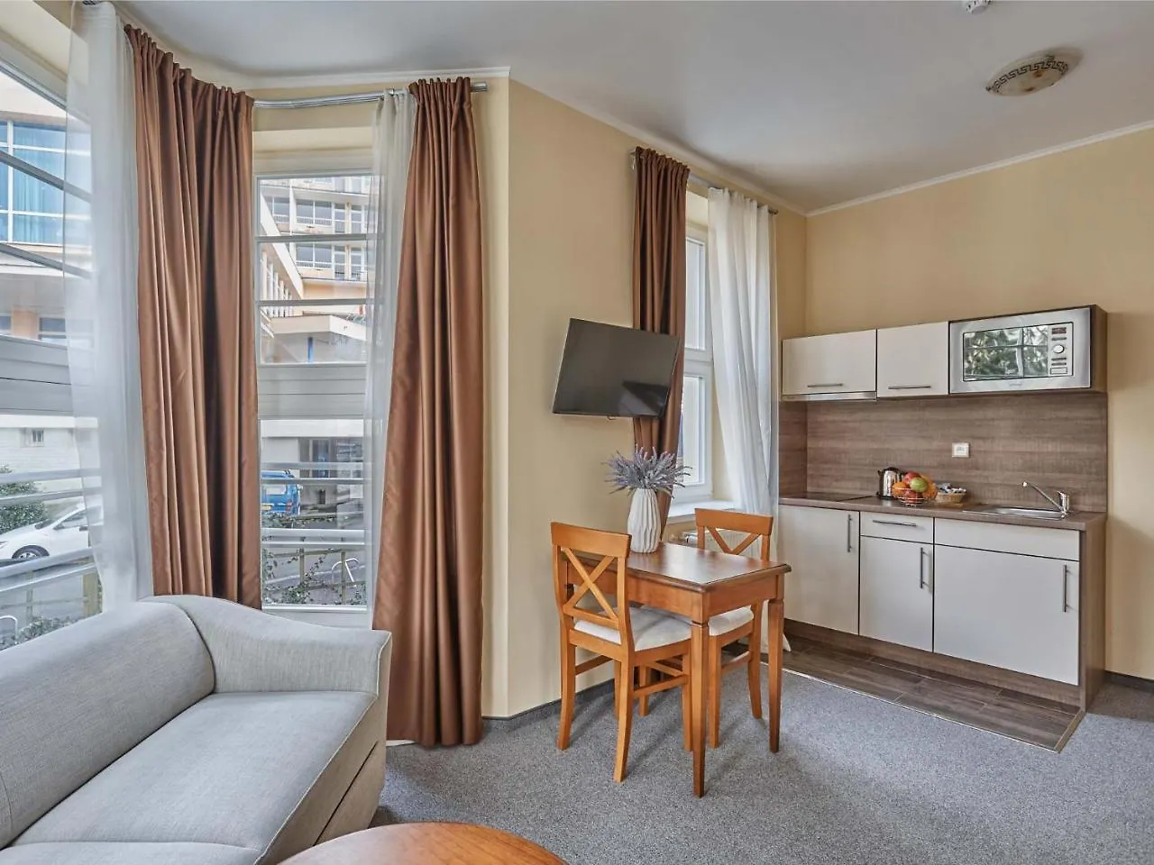 Akropolis Apart Hotel Karlovy Vary 4*,