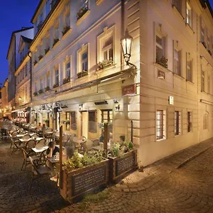 **** Hotel At The Golden Scissors Česká republika